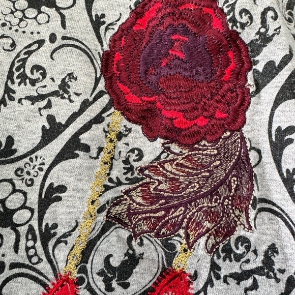 Artful Dodger Embroidered Graphic Short Sleeve Tee / Medium - Picture 2 of 12